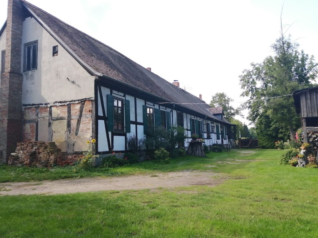 Burg Hundeluft: A Medieval Water Castle in Coswig, Germany 3 Burg Hundeluft
