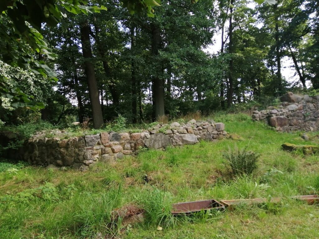 Burg Hundeluft: A Medieval Water Castle in Coswig, Germany 4 Burg Hundeluft