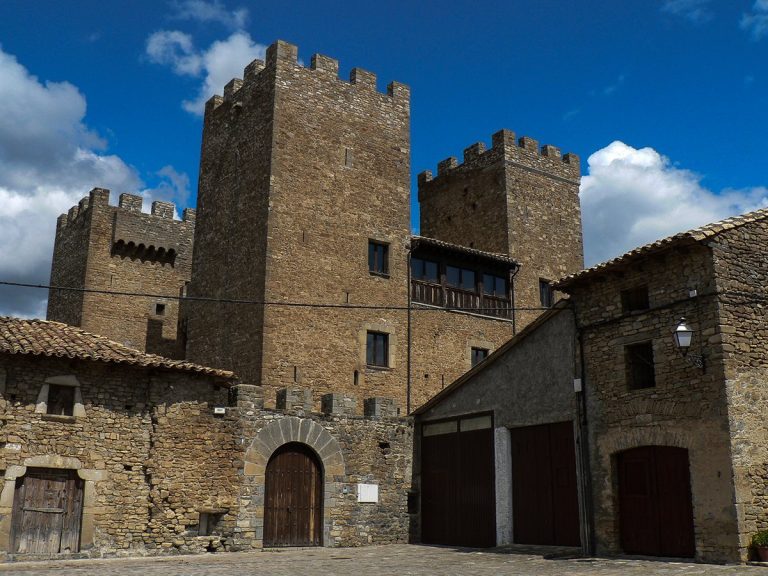 Castillo de Biniés: A Medieval Fortress and Renaissance Residence in Spain