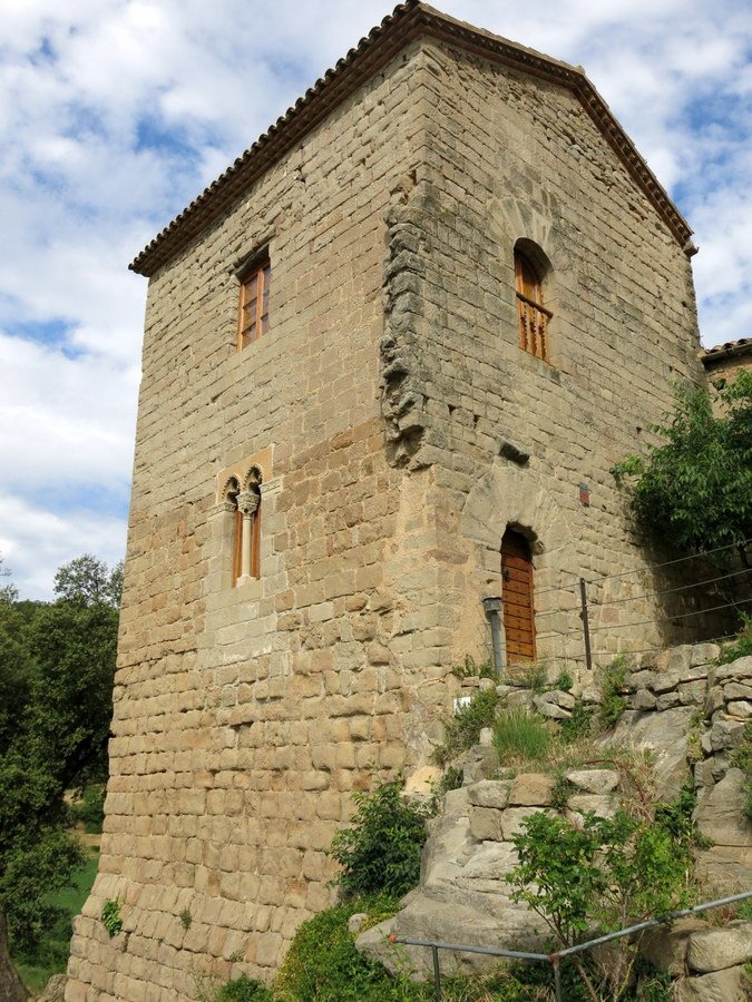 Castell de l’Espunyola: A Medieval Fortified Palace in Spain