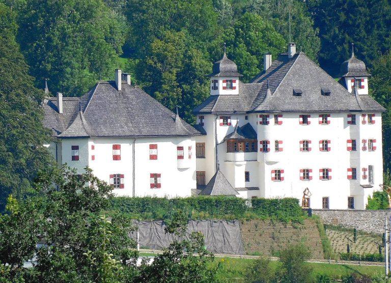 Schloss Kaps: A Historic Castle Estate in Austria