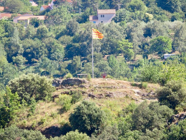 Castell de Rià: A Medieval Comital Castle in France