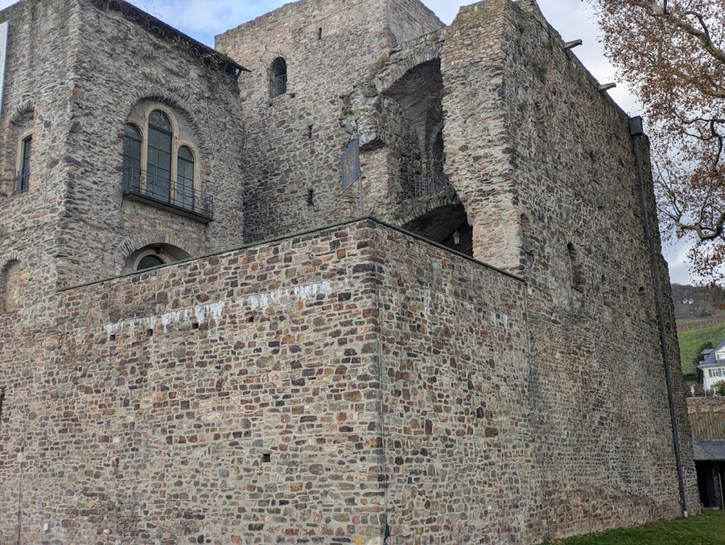 Boosenburg Castle: A Medieval Landmark in Rüdesheim am Rhein 4 Boosenburg