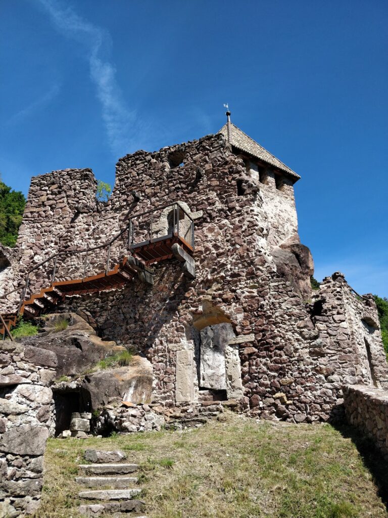 Festenstein Castle: A Medieval Fortress in Northern Italy