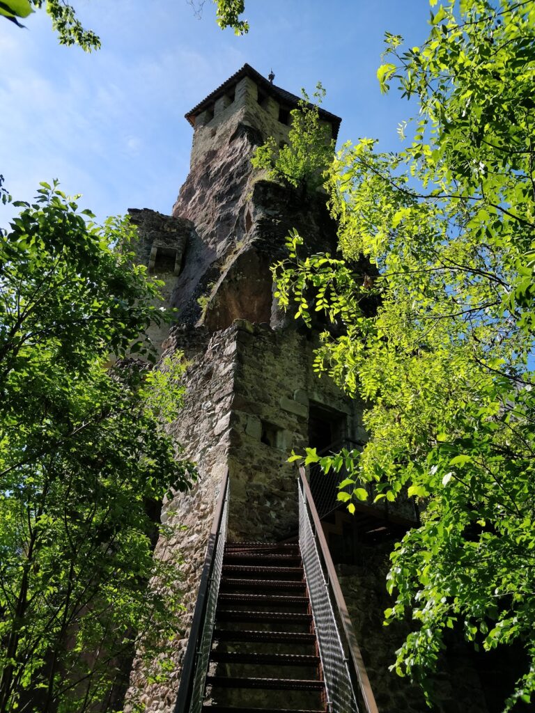 Festenstein Castle: A Medieval Fortress in Northern Italy 4 Festenstein Castle