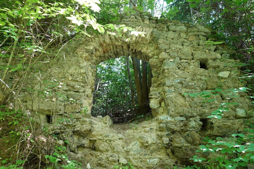Ruine Offenburg: A Medieval Hill Castle in Austria 4 Ruine Offenburg