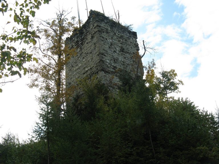 Ruine Offenburg: A Medieval Hill Castle in Austria