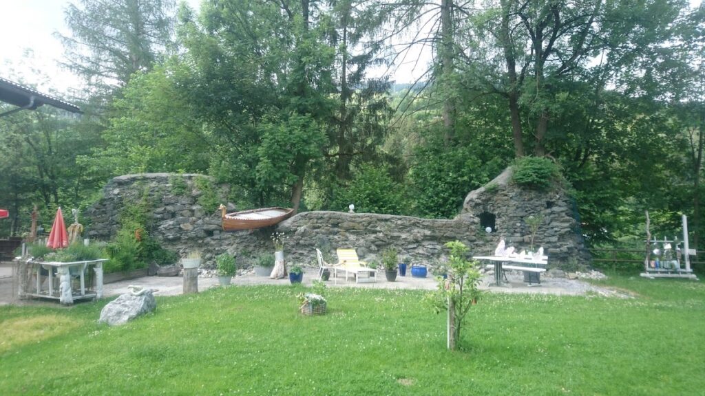 Taxenbach Castle Ruins: A Former District Court Castle in Austria 1 Burgruine Taxenbach