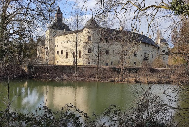 Schloss Niederleis: A Former Moated Castle Complex in Austria