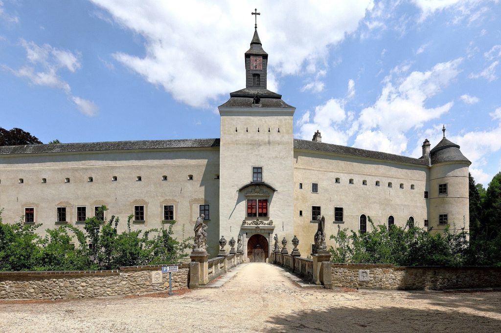 Schloss Niederleis: A Former Moated Castle Complex in Austria 1 Schloss Niederleis