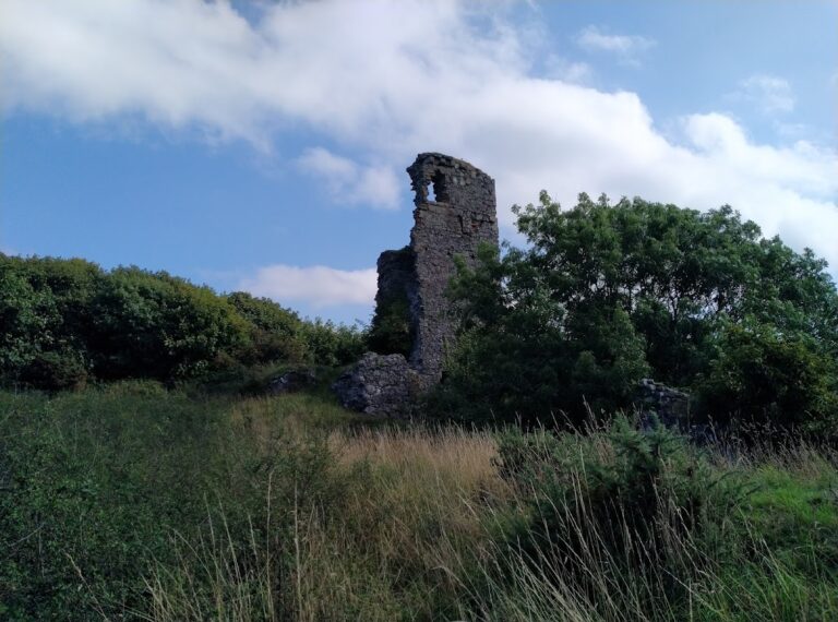 Ardstinchar Castle: A Late-Medieval Kennedy Stronghold in Scotland