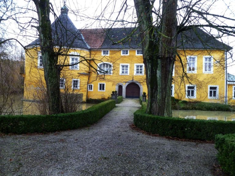 Wasserschloss Gallspach: A Historic Noble Seat and Water Castle in Austria