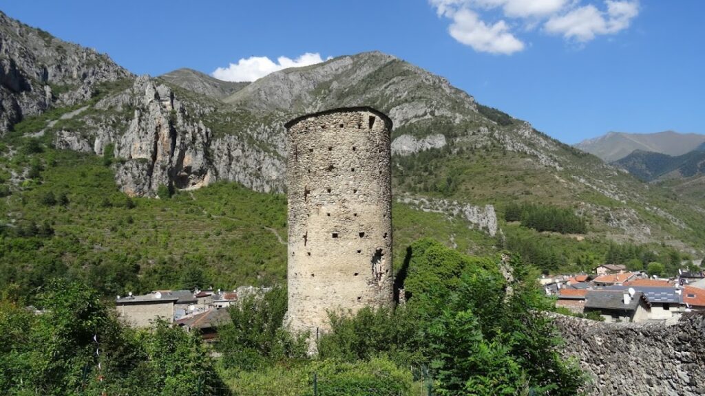 Château des Seigneurs de la Brigue: A Fourteenth-Century Fortified Castle in France 2 Château des Seigneurs de la Brigue