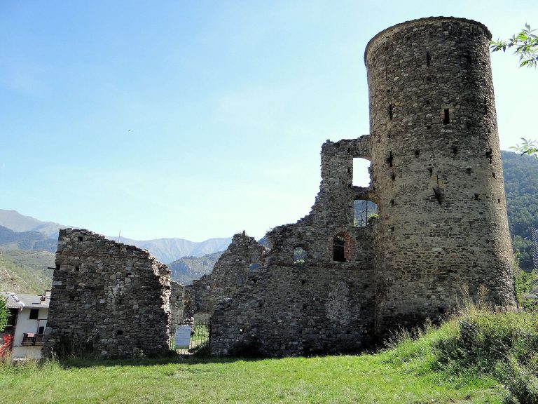 Château des Seigneurs de la Brigue: A Fourteenth-Century Fortified Castle in France