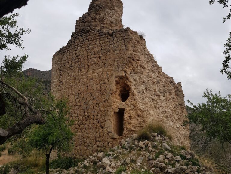 Castillo de Bélmez de la Moraleda: A Historic Fortress in Spain