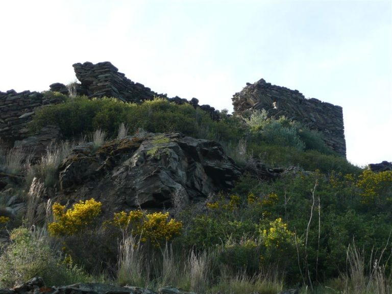 Castell de Bufalaranya: A Medieval Fortification in Roses, Spain