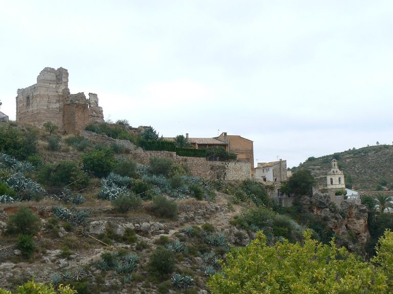 Bolbaite Castle: A Sixteenth-Century Castle-Palace in Spain