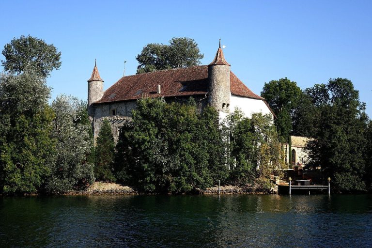 Thielle Castle: A Medieval Fortress Guarding the Zihl Bridge