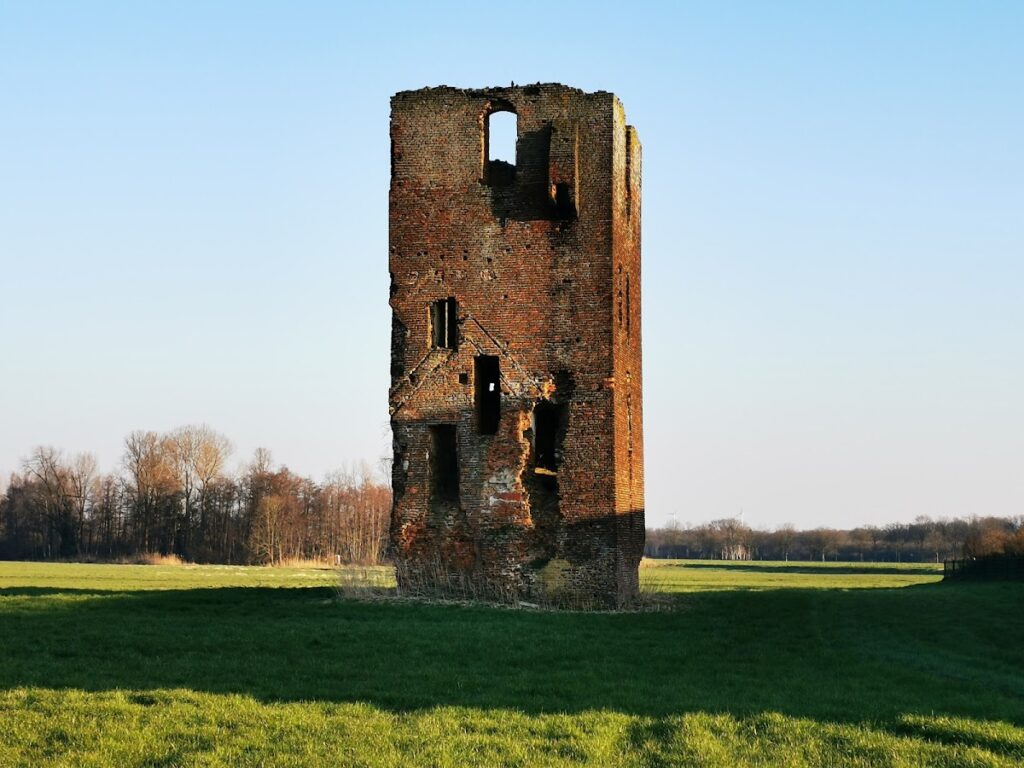 Haus Langendonk: A Medieval Water Castle in Geldern, Germany 1 Haus Langendonk