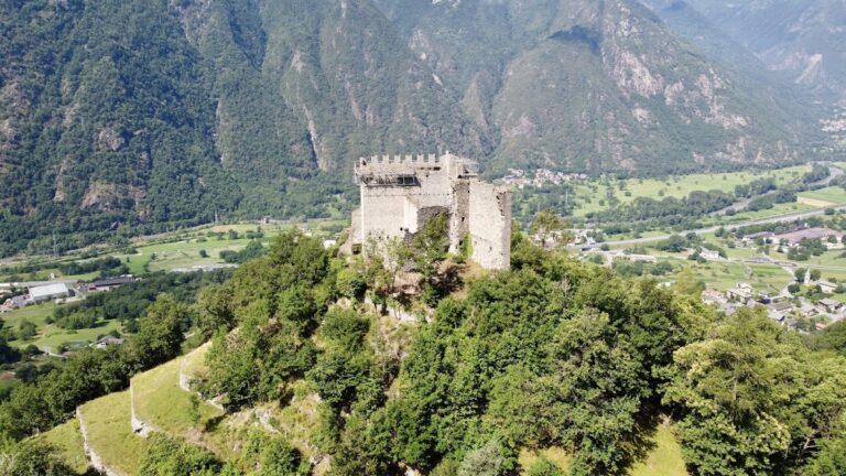 Arnad Upper Castle: A Romanesque Hilltop Fortress in Italy