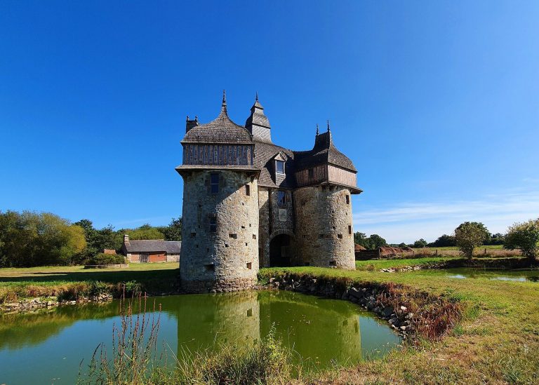 Manoir de la Saucerie: A Surviving Fortified Entrance in France