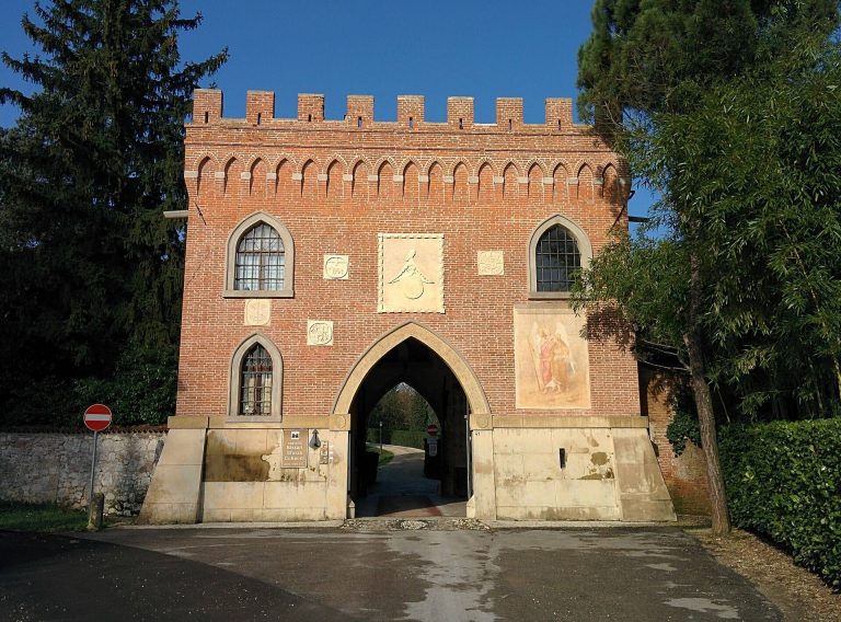 Castello Bissari Sforza Colleoni: Medieval Fortification and Aristocratic Residence