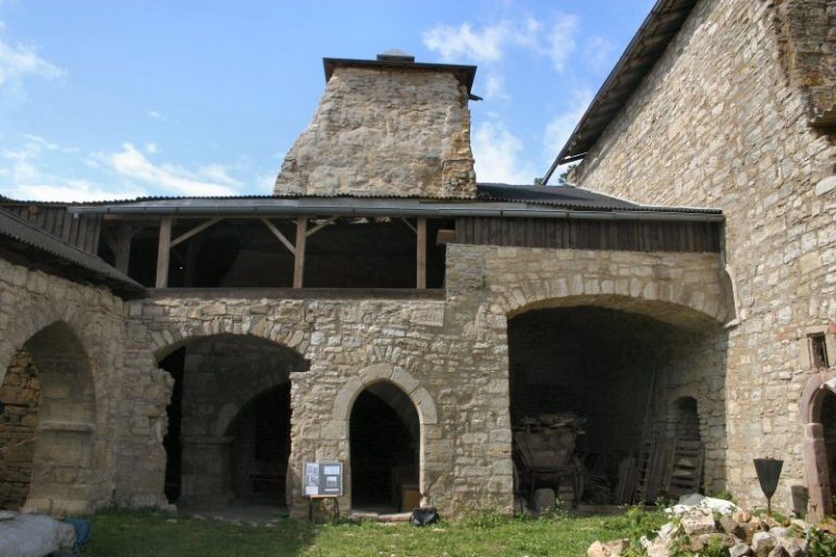 Burg Straußberg: A Medieval Castle and Administrative Center in Germany