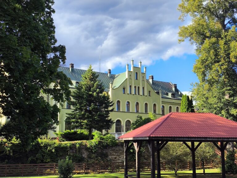 Czarne Castle: A Historic Fortress in Poland