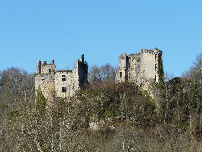 Château de Bruzac: Twin Fortified Castles in France