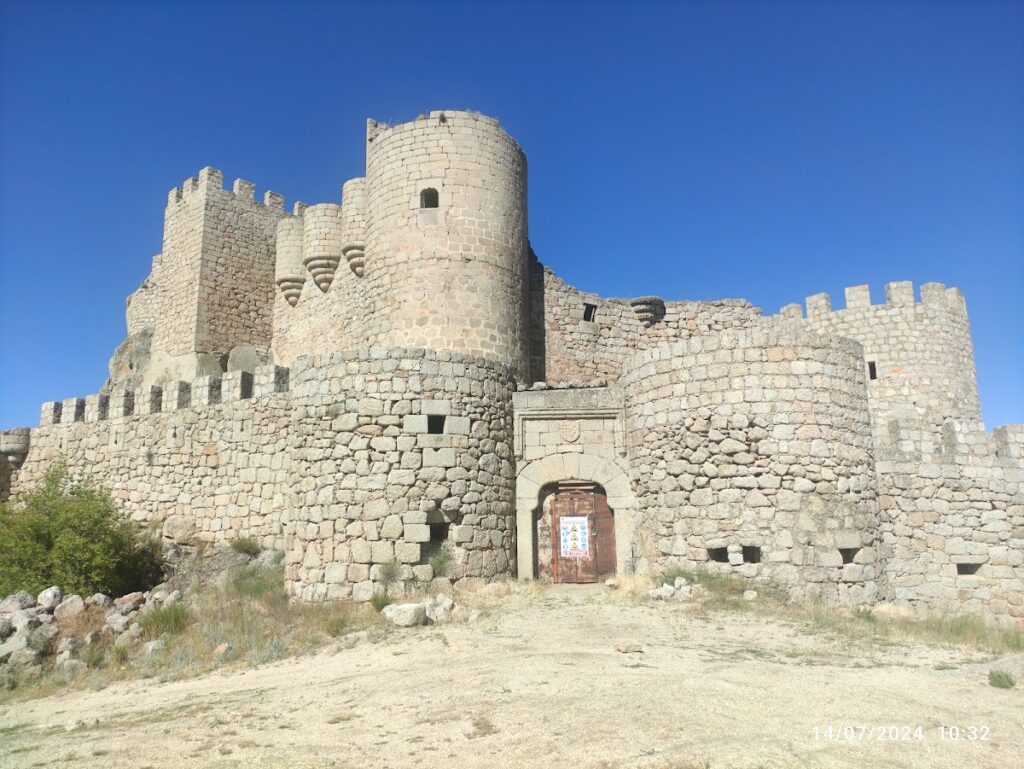 Castle of Manqueospese: A Historic Fortress in Mironcillo, Spain 3 Castle of Manqueospese