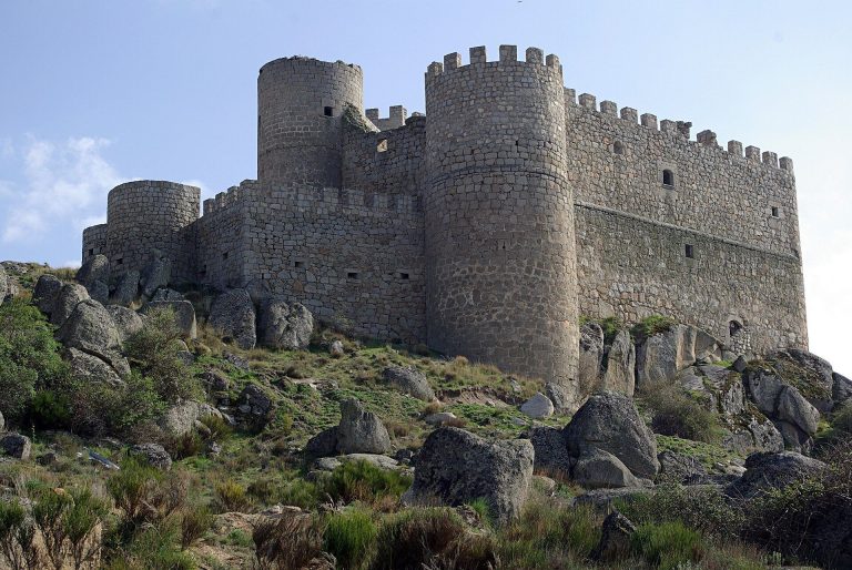 Castle of Manqueospese: A Gothic Fortress in Ávila, Spain