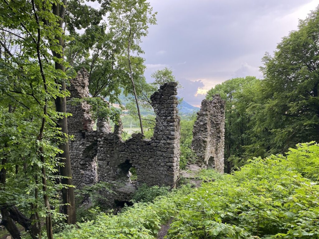 Burgruine Katzenstein, Erl: A Medieval Border Defence Tower in Austria 1 Burgruine Katzenstein, Erl