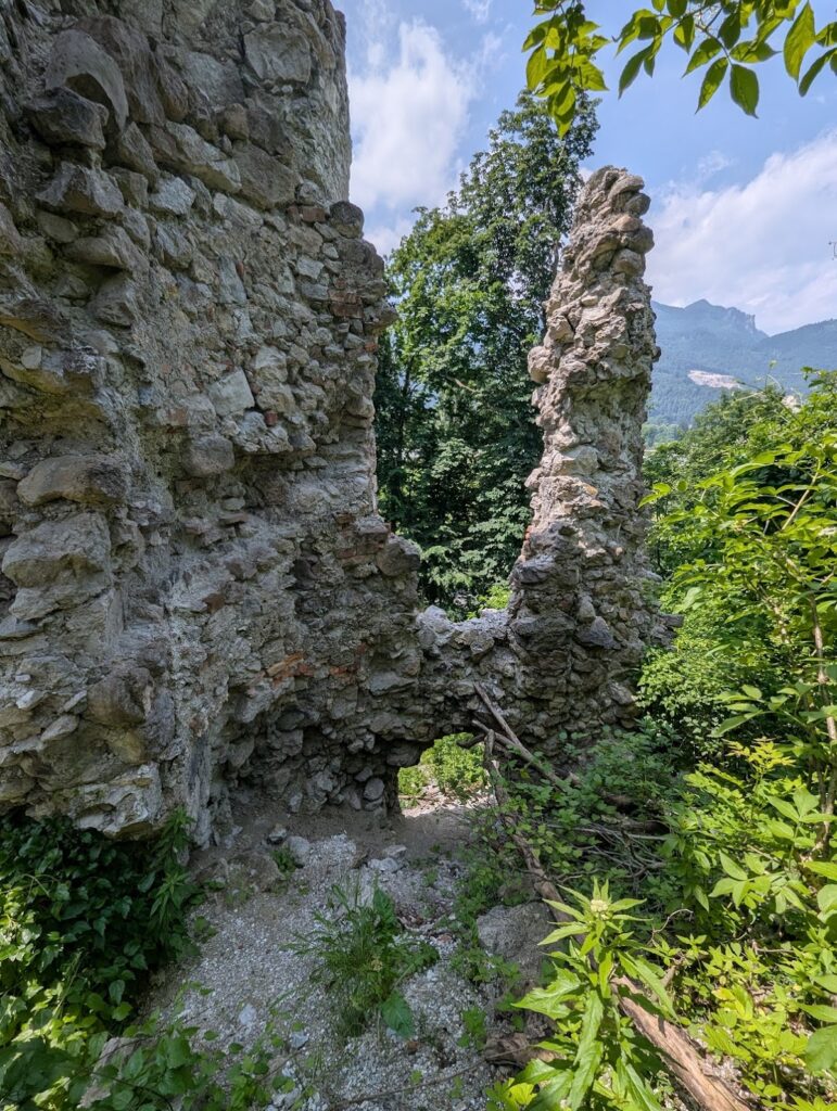 Burgruine Katzenstein, Erl: A Medieval Border Defence Tower in Austria 2 Burgruine Katzenstein, Erl