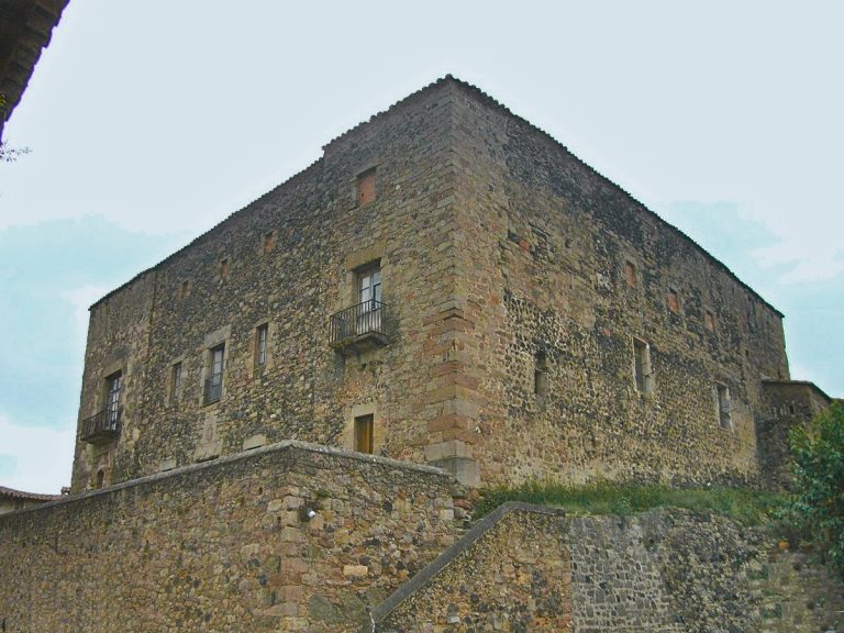 Castell de Santa Pau: A Gothic Feudal Castle in Spain