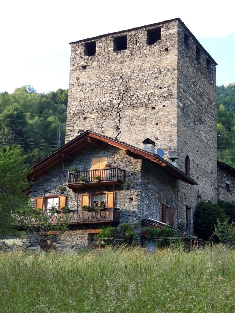 Écours Castle: A Medieval Fortress in La Salle, Italy