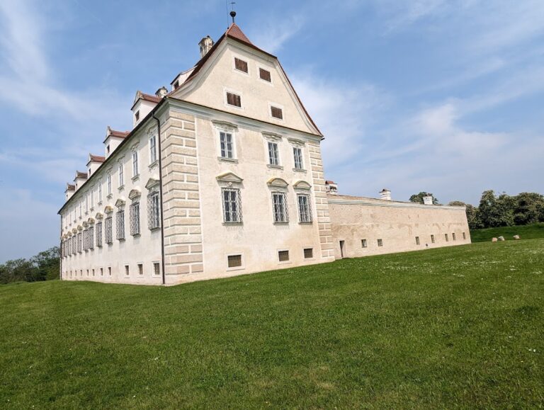 Schloss Juliusburg: A Renaissance and Baroque Castle in Stetteldorf am Wagram, Austria