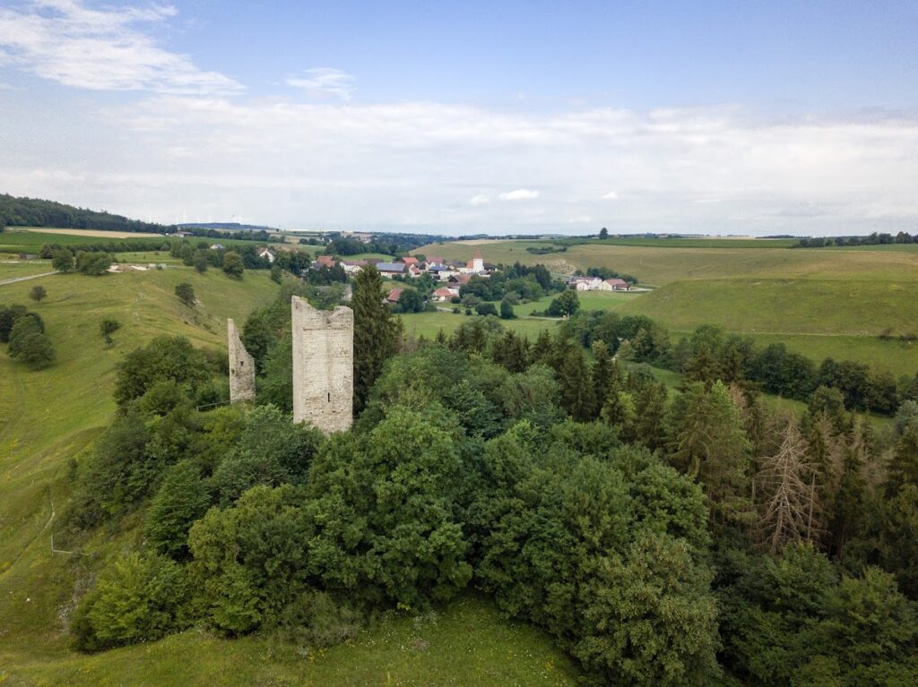 Burg Bechthal: A Medieval Hilltop Fortress in Germany 1 Burg Bechthal