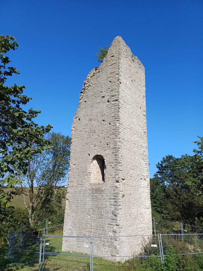 Burg Bechthal: A Medieval Hilltop Fortress in Germany 2 Burg Bechthal