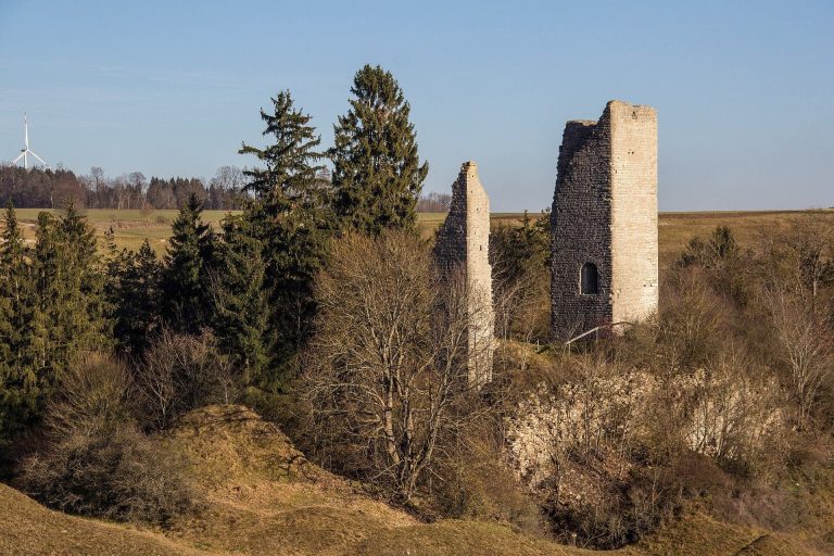 Burg Bechthal: A Medieval Hilltop Fortress in Germany