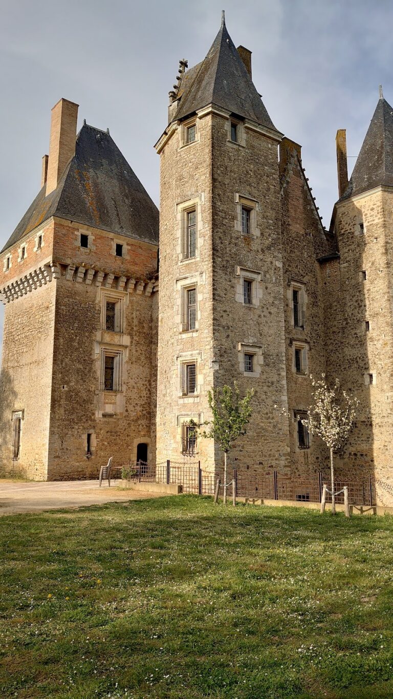 Château de Verdelles: A Historic French Castle Reflecting Late Medieval Architecture