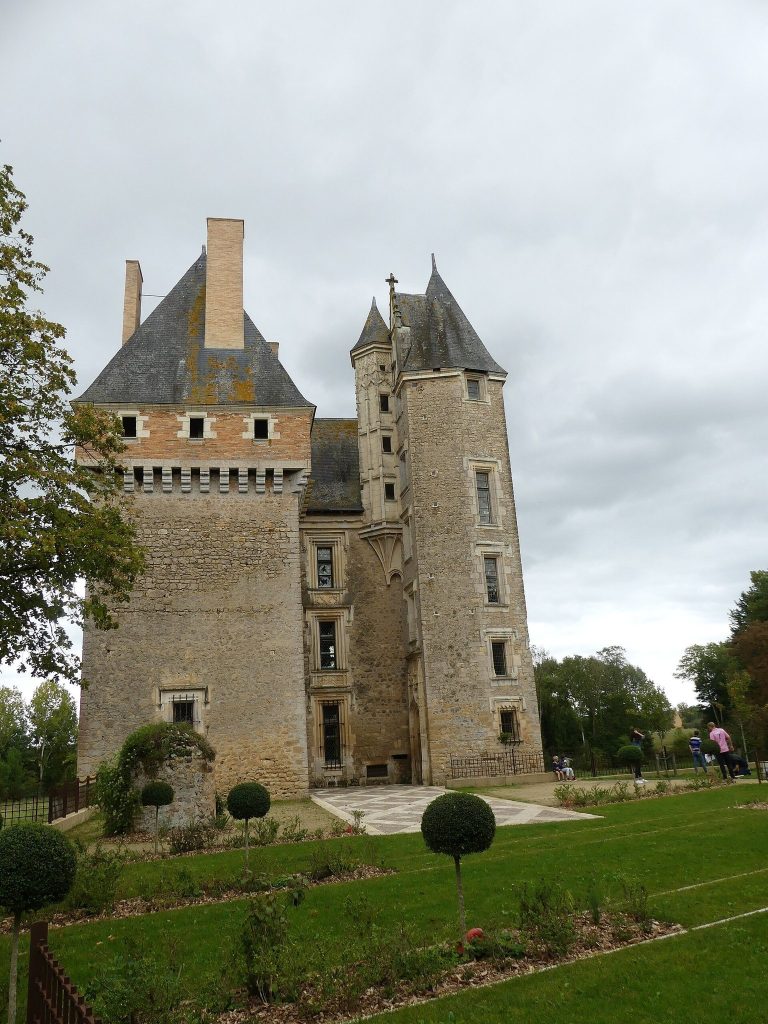 Château de Verdelles: A Late-Medieval Castle in France 2 Château de Verdelles