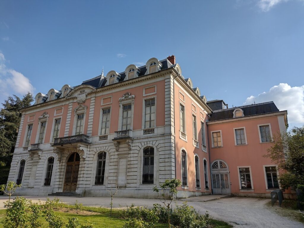 Château de Buisson-Rond: A Historic Residence and Civic Building in Chambéry 1 Château de Buisson-Rond