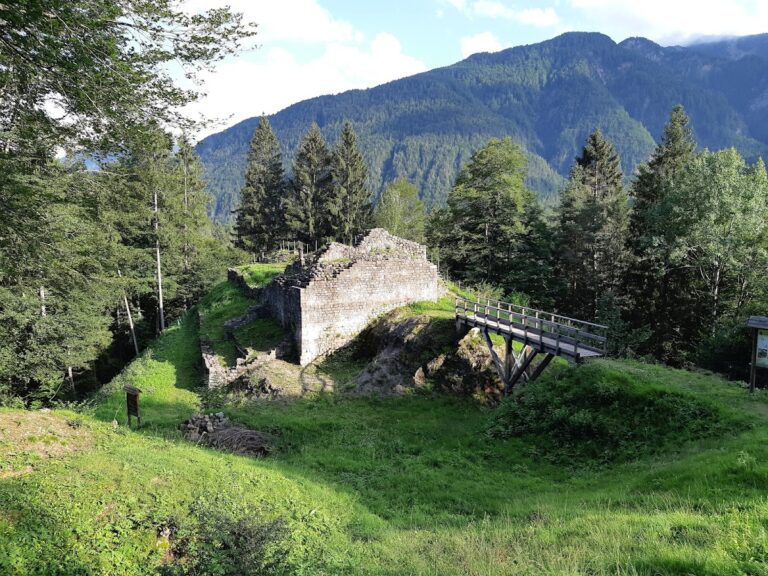 Saquidic Castle: A High-Medieval Fortress in Italy