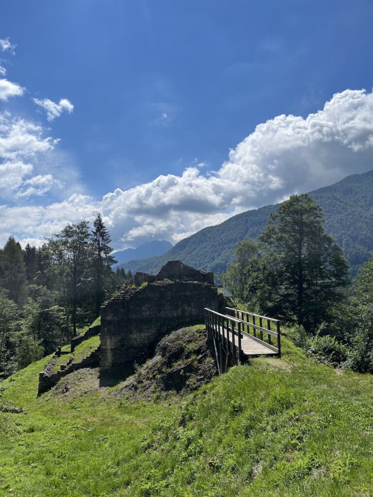 Saquidic Castle: A High-Medieval Fortress in Italy 2 Saquidic Castle
