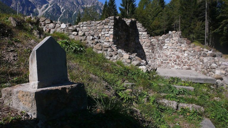 Saquidic Castle: A High-Medieval Fortress in Italy