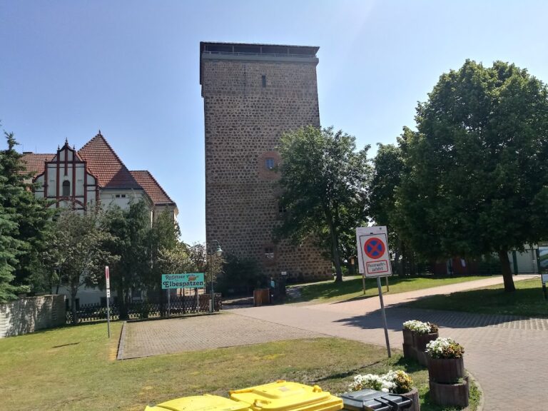 Rogätz Castle: A Historic Fortress on the Elbe River in Germany