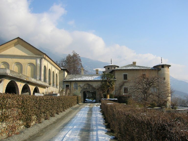 Passerin d’Entrèves Castle: A Medieval Fortress and Aristocratic Residence in Italy