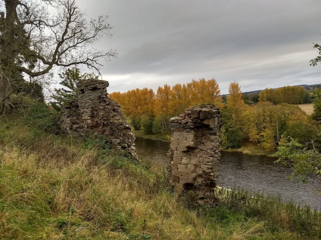 Roxburgh Castle: A Medieval Royal Fortress in Scotland 1 Roxburgh Castle
