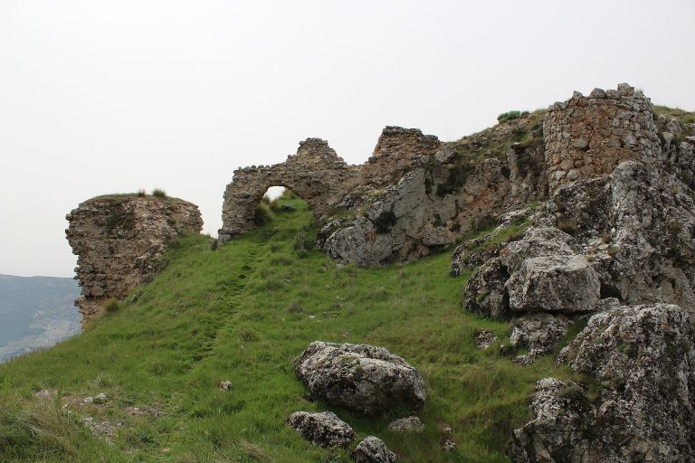 Castillo de Arenas: A Medieval Frontier Fortress in Spain