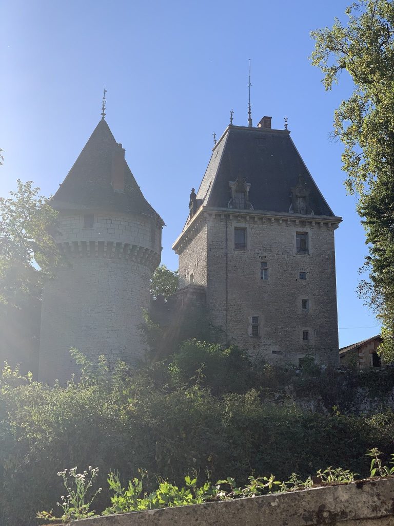 Château de La Cueille: A Medieval Fortified Castle in France